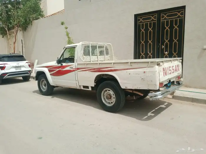 للبيع نيسان شاص بنزين موديل 1997 1