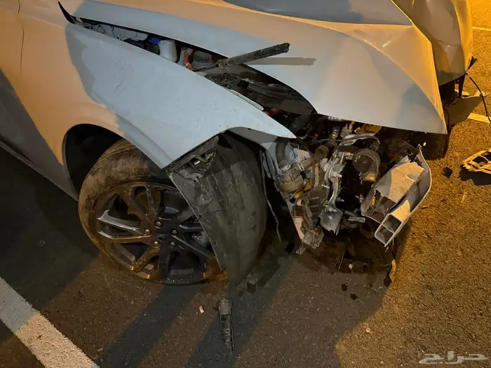 سيارة فورد توريس 2025مصدومة 4