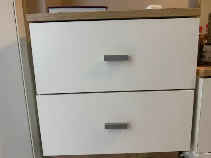 غرفة نوم سرير 180 مع المطرح وتسريحه و2 كومدي ودلاب كورنر 10