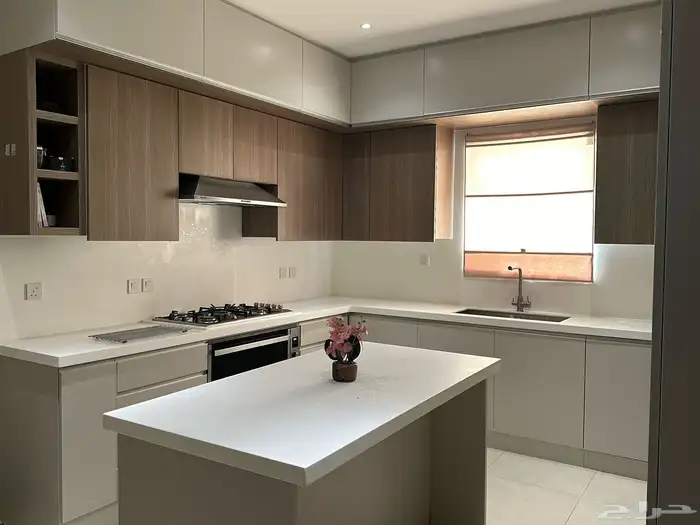 فيلا للبيع حي عرقه 12