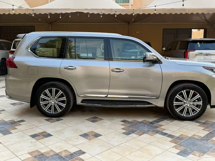 جيب لكزس 2016 LX570 1