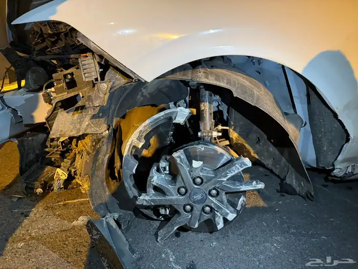 سيارة فورد توريس 2025مصدومة 1