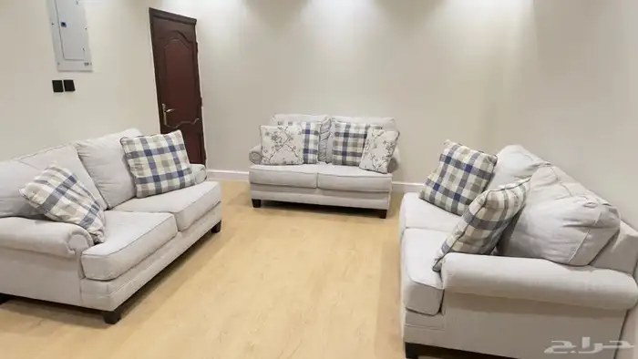 طقم كنب من آشلي امريكي للبيع 0