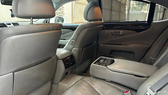 لكزس LS460 2010 15