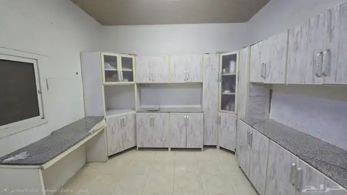 مطبخ ألمنيوم مستخدم للبيع   حرف L   مقسم وجاهز للتركيب 1