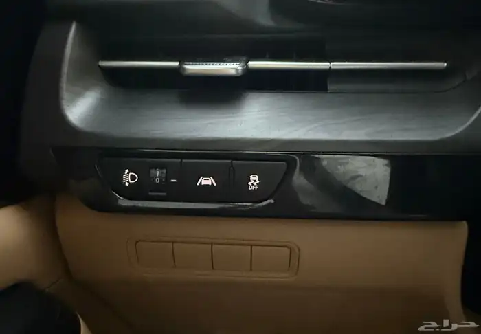 كيا كارنفال 2023 ( بنزين ) نص فل شبه جديدة 17