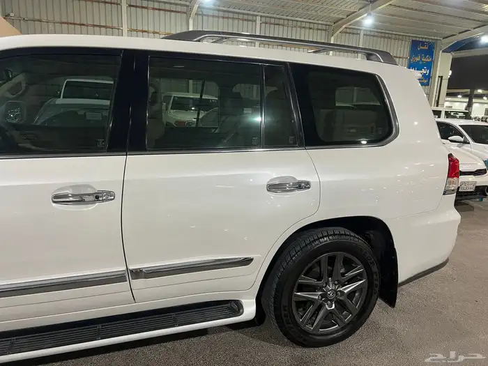 لكزس LX570 ممشى قليل 2015 وكاله نضيف ب الحيل 12