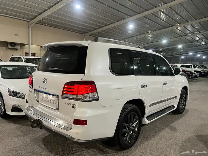 لكزس LX570 ممشى قليل 2015 وكاله نضيف ب الحيل 32