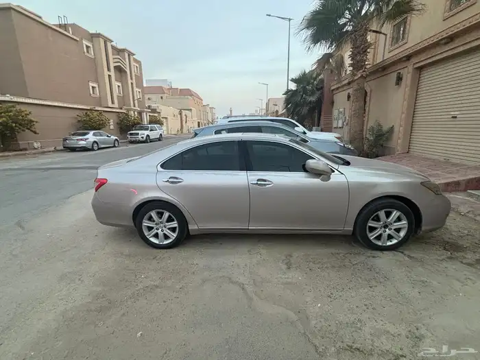 لكزس سيدان 4