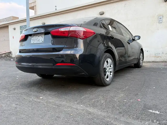 كيا سيراتو اسود 2015 1