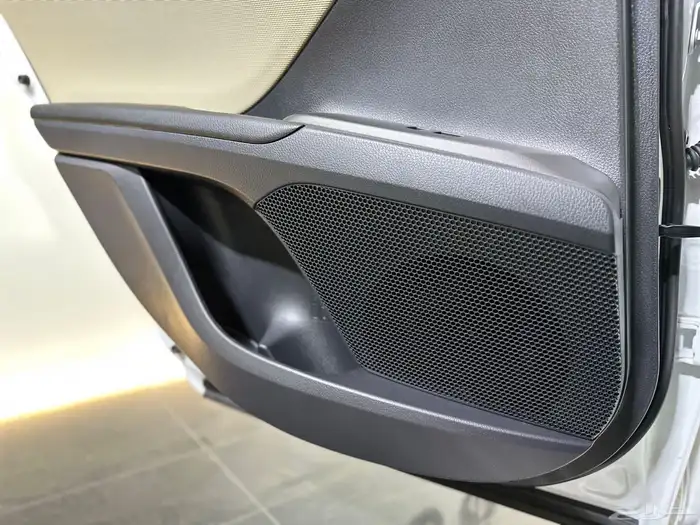 كامرى e هايبرد 2025 12