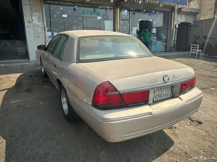 فورد جراند ماركيز للبيع بحالة نظيفة 3