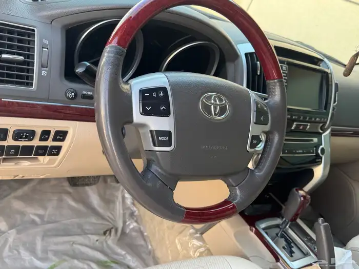 جيب لاندكروزر vxr 2015 12