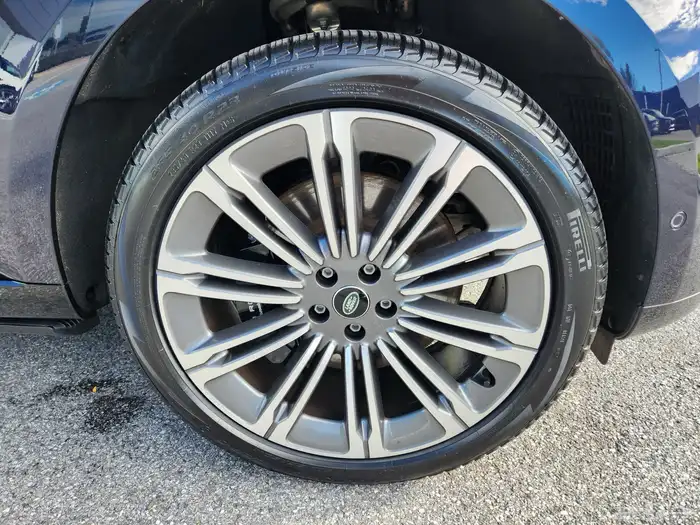 Range Rover P530 V8 2024 لون خارجي مميز 4