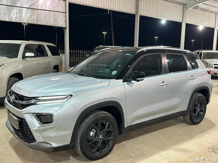 تويوتا اوربان 2025 عداد 1500 كيلو فل كامل بحالة الجديد 2