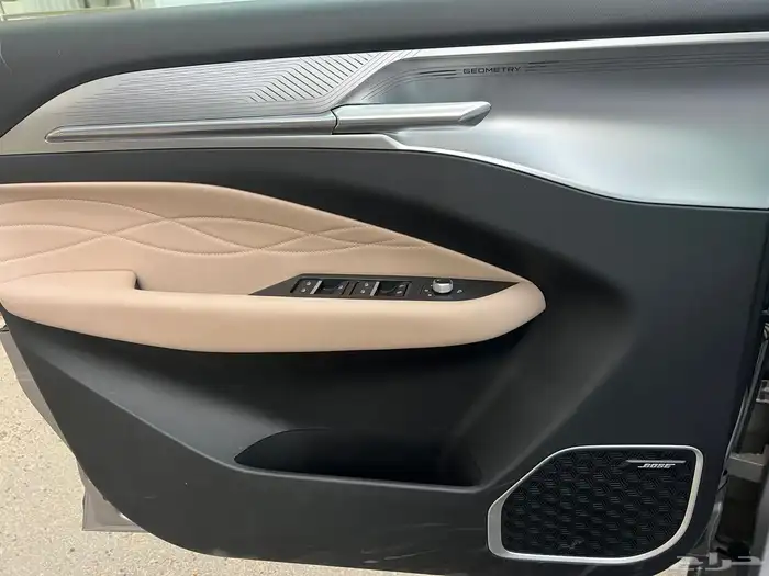 جيلي جيومتري 2024 فل كامل C شبه الاصفار 18