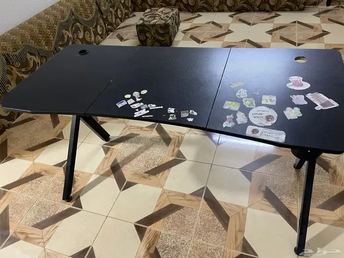 كرسي و طاولة قيمنق للبيع نضيفات 3