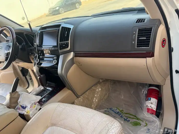 جيب لاندكروزر vxr 2015 13