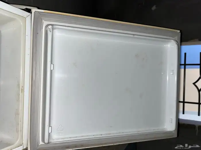 ثلاجه بحاله ممتازه الموقع املج 2