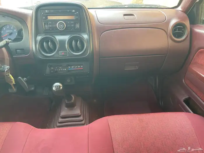 نيسان- ددسن-2013-غمارتين- GL-بنزين- بدون دبل- مخزن 22