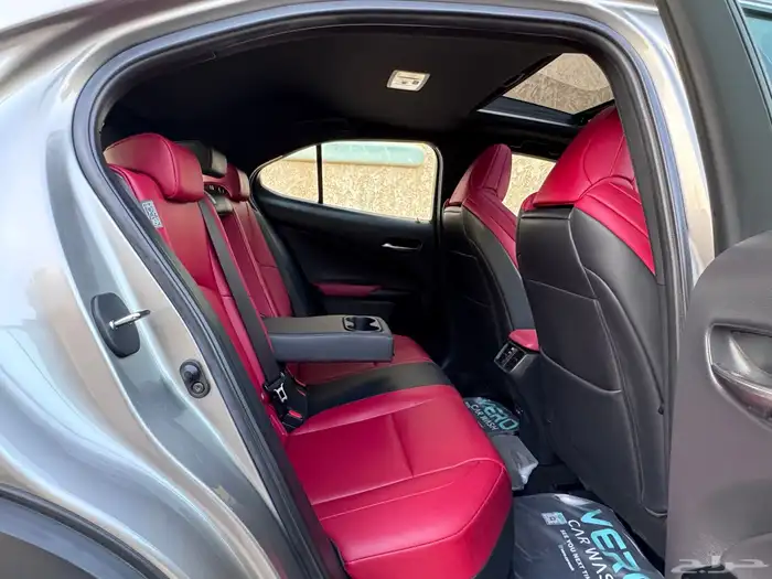 لكزس UX 2021 F SPORTS 19