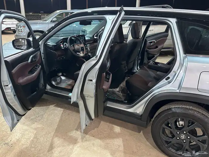 تويوتا اوربان 2025 عداد 1500 كيلو فل كامل بحالة الجديد 15