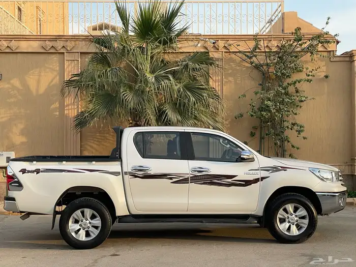 تويوتا هايلوكس SRS 2016 سعودي 4