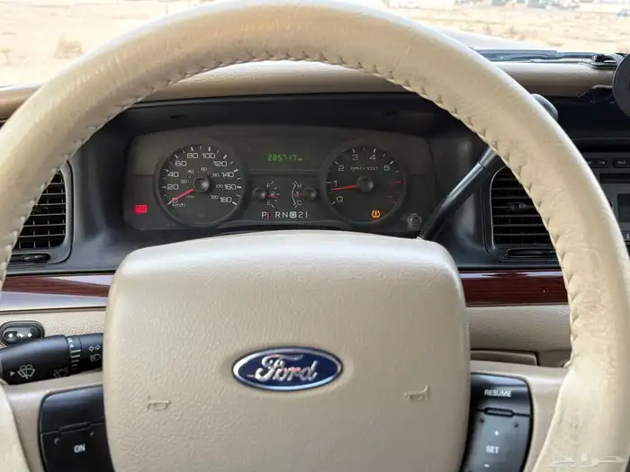 كراون فكتوريا موديل 2011 نظيف 9