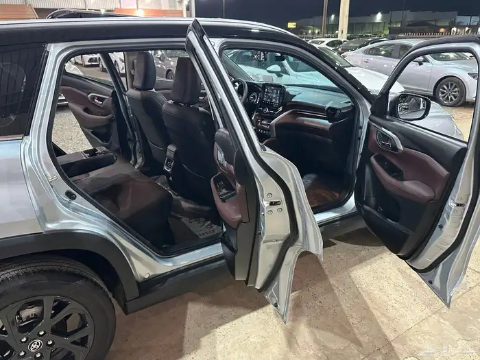 تويوتا اوربان 2025 عداد 1500 كيلو فل كامل بحالة الجديد 28