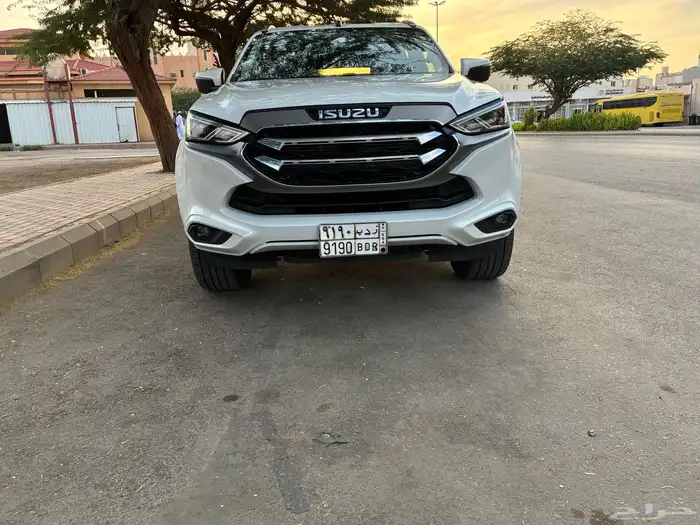 ايسزوز ام يو اكس 0