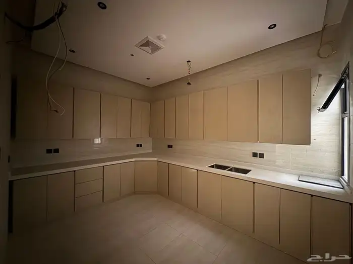 عمارة جديدة م للبيع بحي القادسية 7