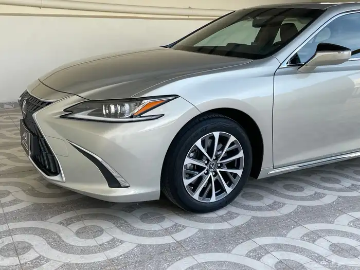 لكزس بحالة الوكالة 16