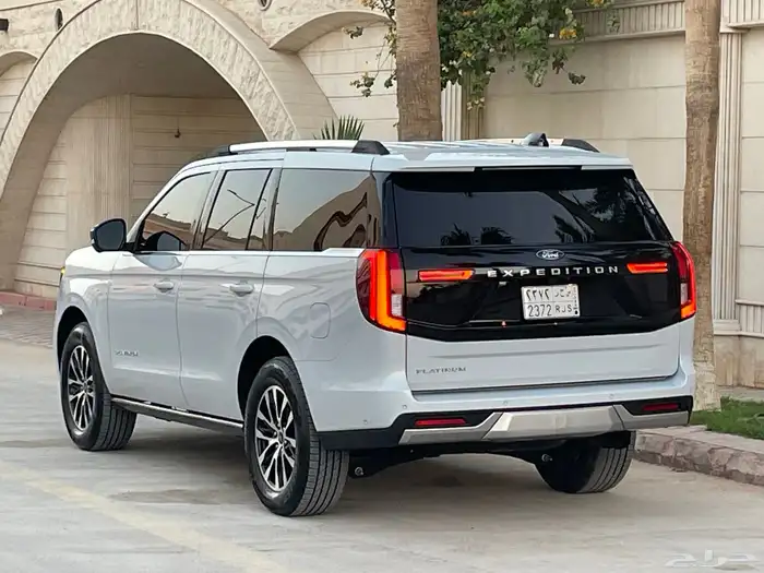 فورد اكسبديشن 2025 بلاتينيوم عداد (9 الاف) قمه بالنظافه 8