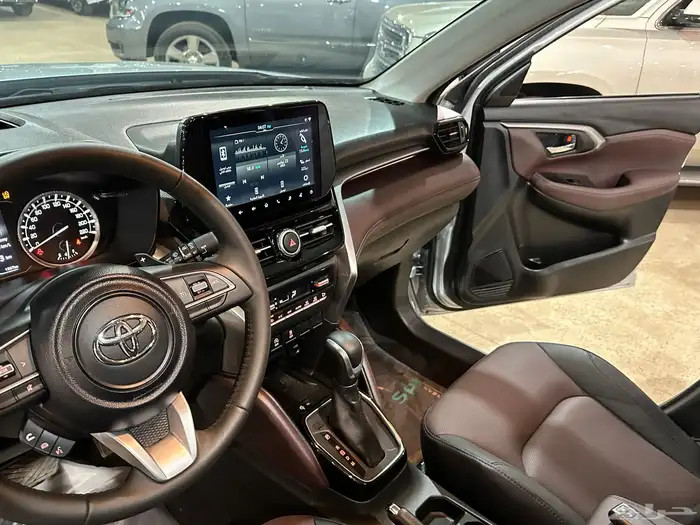 تويوتا اوربان 2025 عداد 1500 كيلو فل كامل بحالة الجديد 24