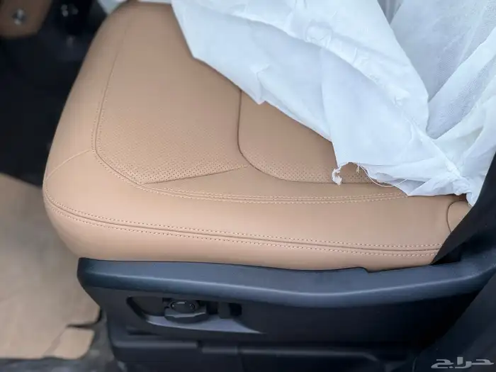 لاندروفر ديفندر HSE موديل 2026 وارد الناغي نظام 50-50 10