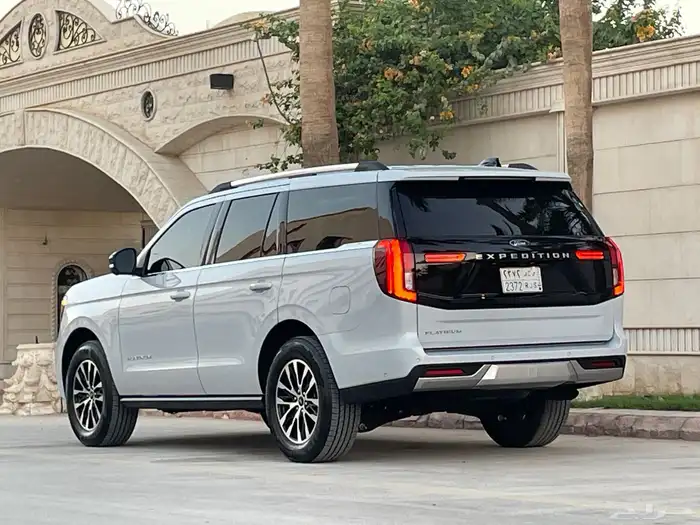 فورد اكسبديشن 2025 بلاتينيوم عداد (9 الاف) قمه بالنظافه 9