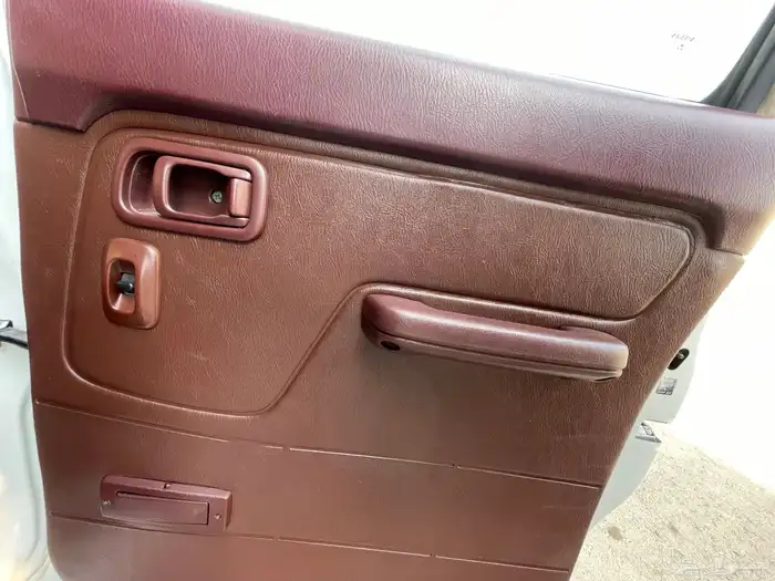 نيسان- ددسن-2013-غمارتين- GL-بنزين- بدون دبل- مخزن 29