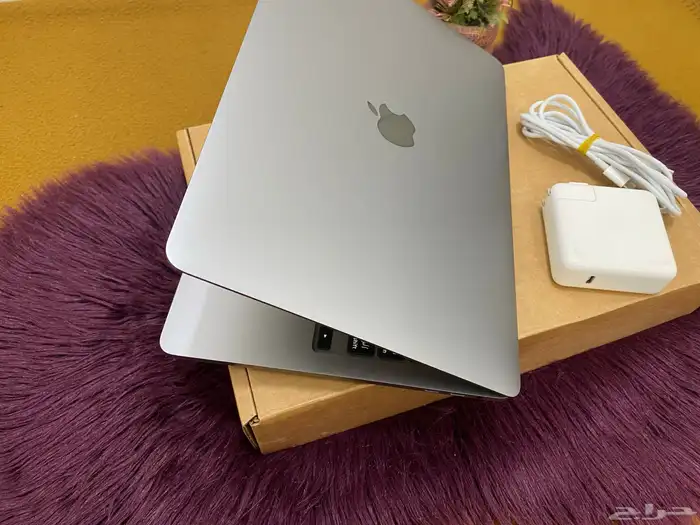 ماك بوك برو 2020 كور i7 16 جيجا رام 512 ssd تاتش بار 15