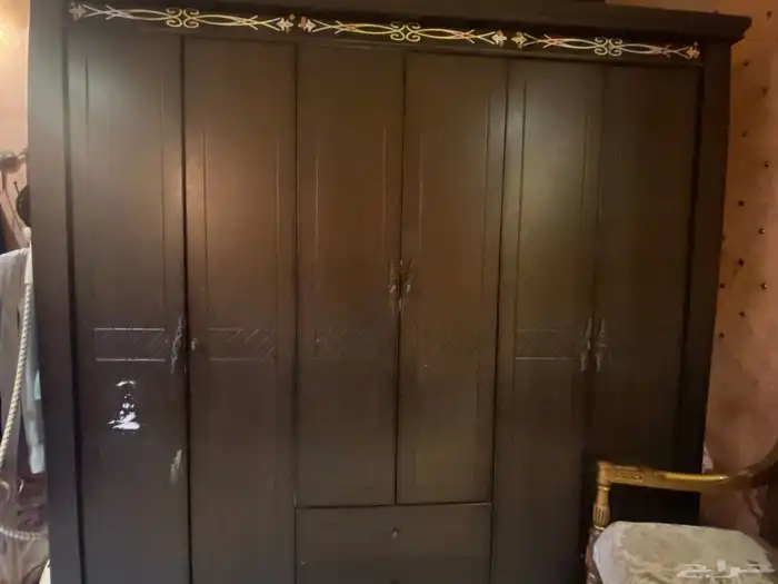 غرفة نوم كامله سرير ودولاب ملابس وشفنيره وتسريحه وكومدينو 1