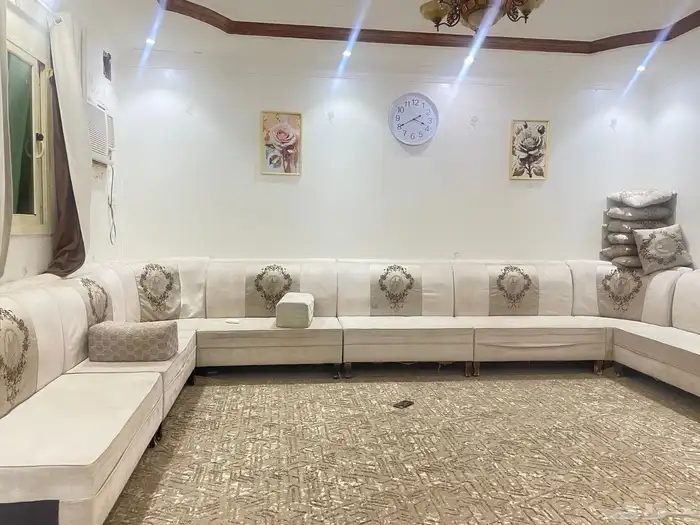 كنب مع سجادتين 1