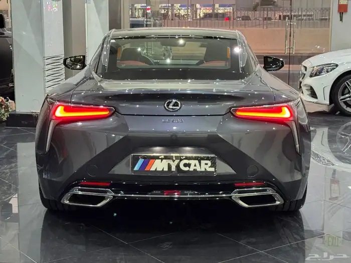لكزس LC500 موديل 2023 شبه جديد ماشي 700 كيلو فقط 3