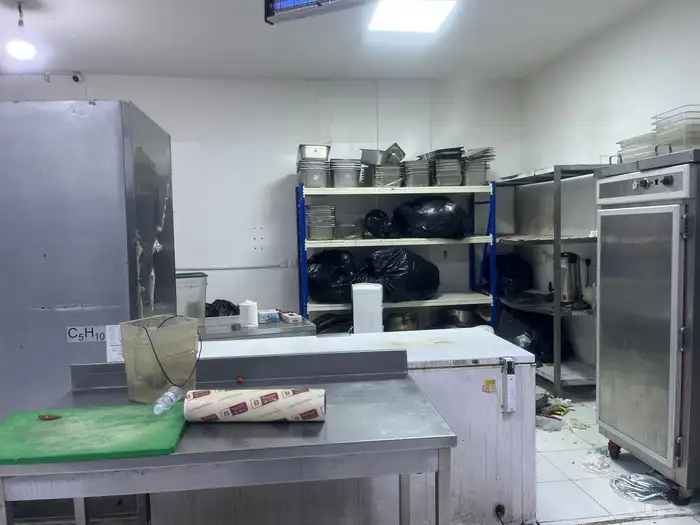 اغراض مطعم للبيع 2