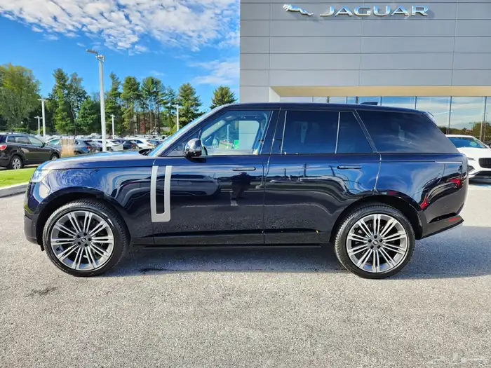 Range Rover P530 V8 2024 لون خارجي مميز 3