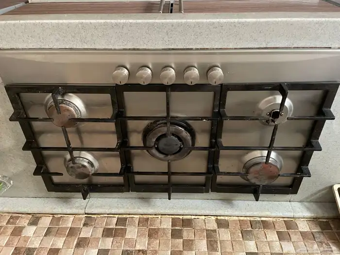 للبيع فرن وسطح غاز ومكرويف 8