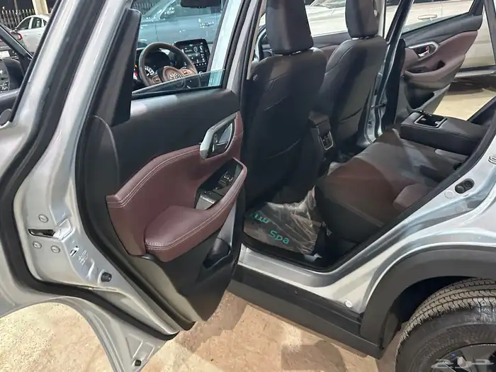 تويوتا اوربان 2025 عداد 1500 كيلو فل كامل بحالة الجديد 16