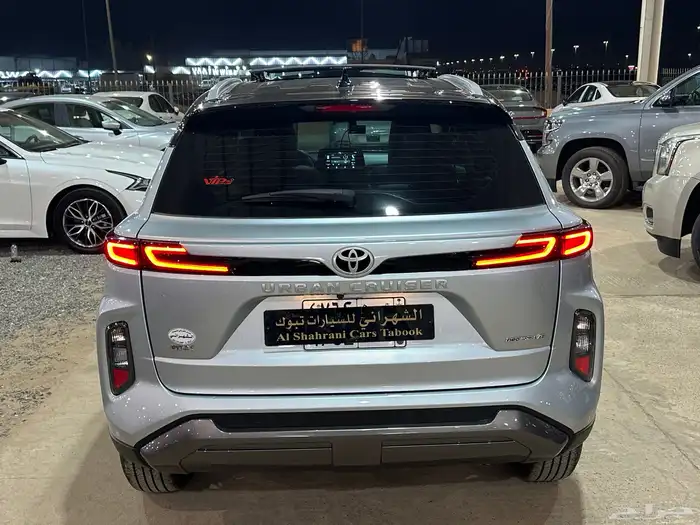 تويوتا اوربان 2025 عداد 1500 كيلو فل كامل بحالة الجديد 9