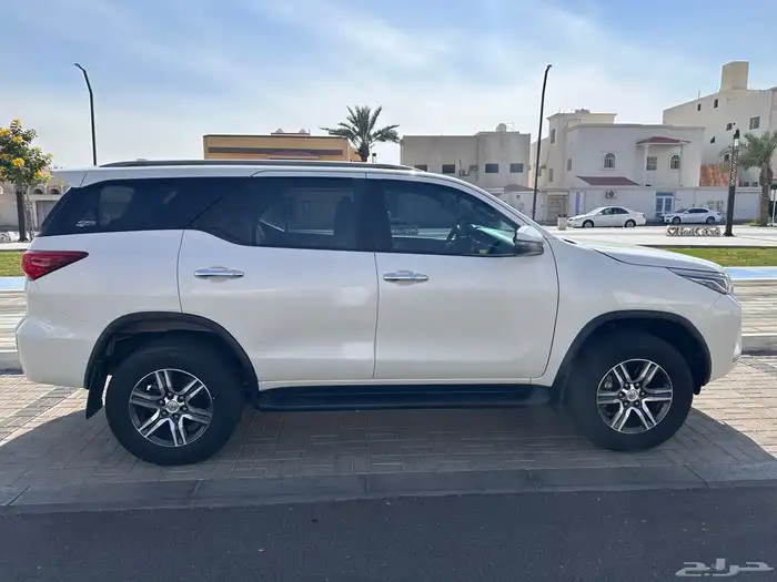 فورتشنر 2021 ابيض 4 دبل 9