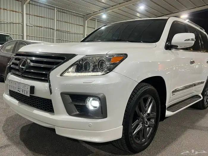 لكزس LX570 ممشى قليل 2015 وكاله نضيف ب الحيل 5