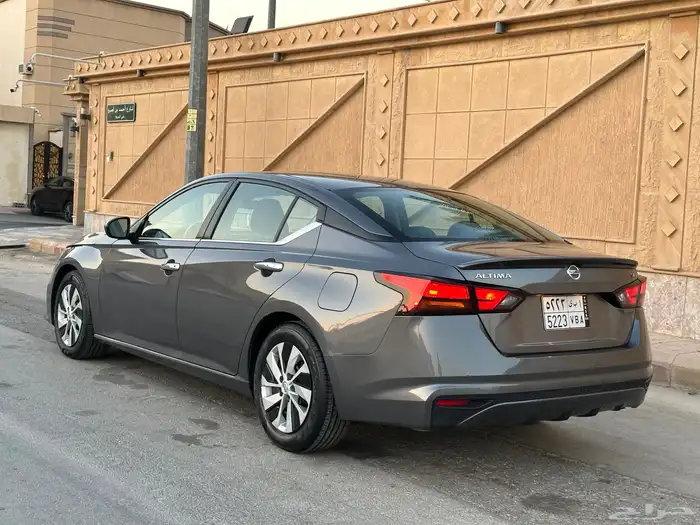 نيسان التيما 2022 نص فل نظيف للبيع بطاقة جمركية 2