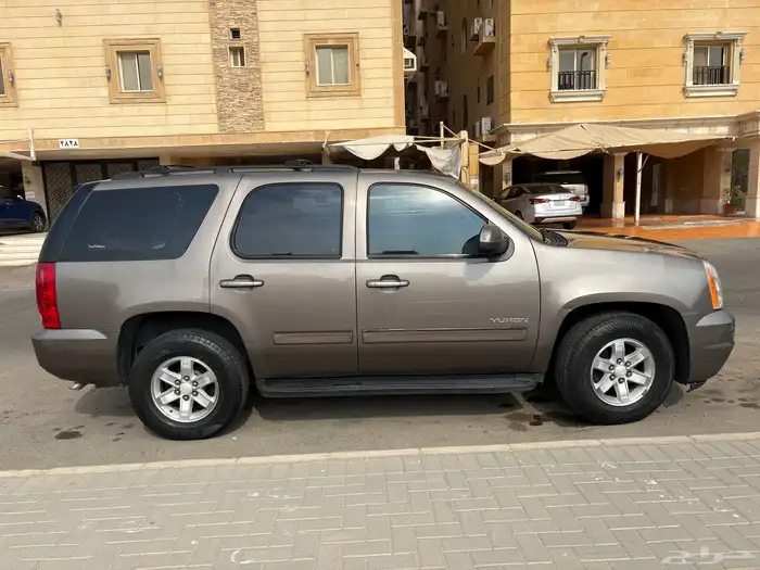 يوكن 2014 نظيف على الفحص ماشي 316500 كيلو مالك اول مفحوص 2